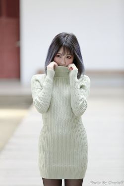 大胸女大学生